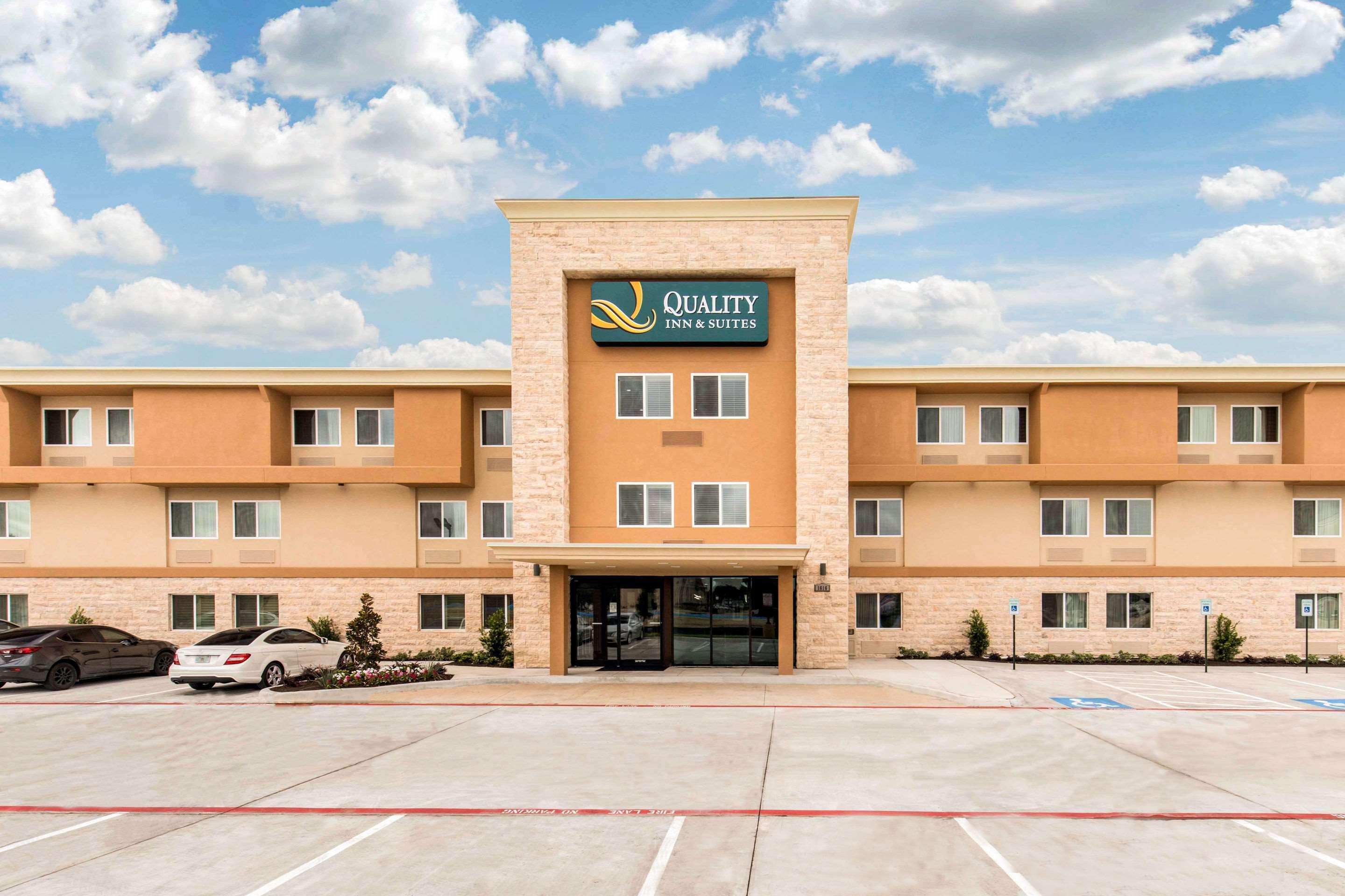 Quality Inn & Suites Plano Exterior photo